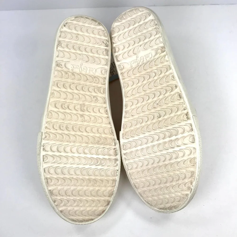 CAT & JACK Odele Slip On Low Top Sneakers Size 2 Tan Faux Suede Casual Shoes - Picture 3 of 3